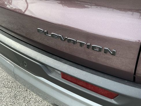 Used 2025 GMC Acadia Elevation image 21