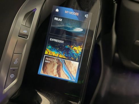 Used 2025 BMW 740i xDrive image 71