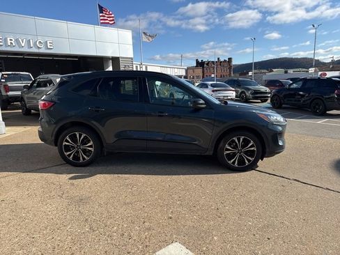 Used 2022 Ford Escape SE w/ SE Sport Appearance Package image 6