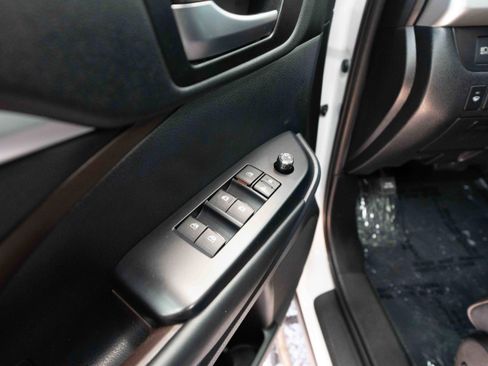 Used 2019 Toyota Highlander XLE image 7