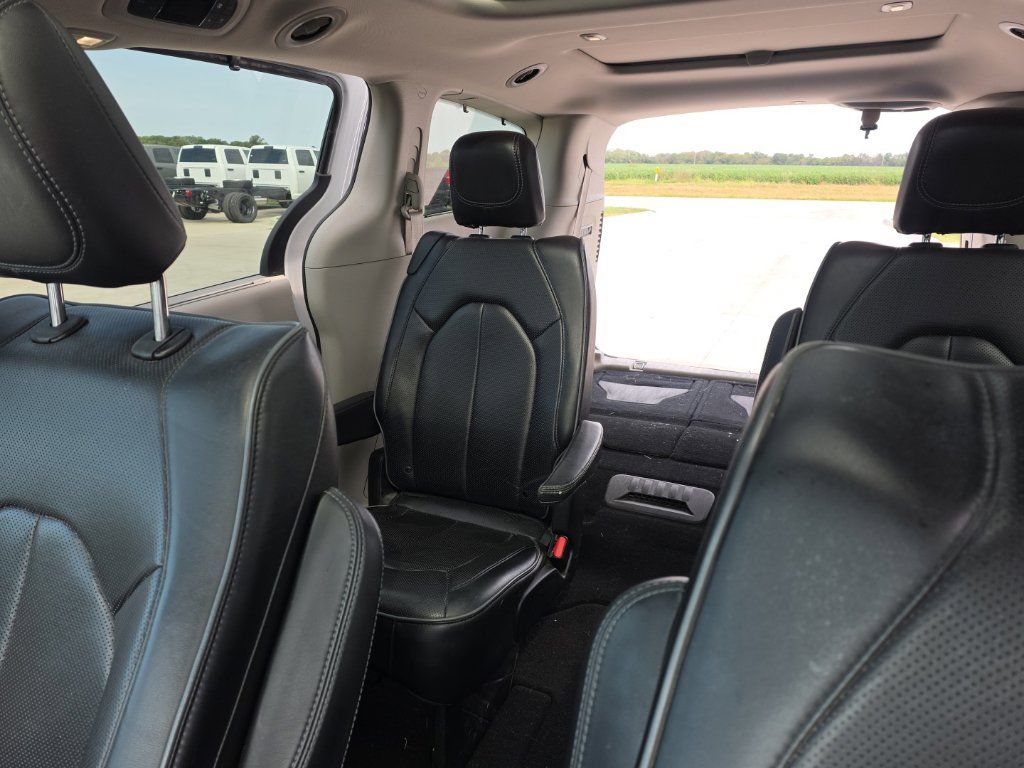 Used 2019 Chrysler Pacifica Limited FWD image 10