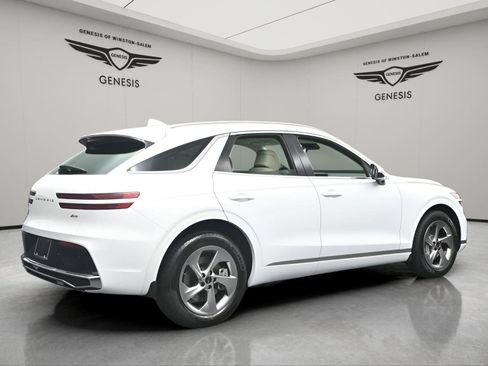 Used 2026 Genesis GV70 2.5T Select image 10