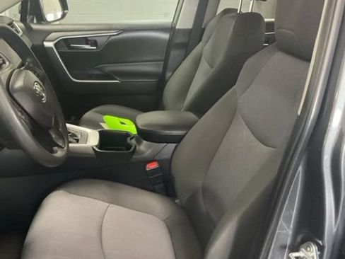 Used 2025 Toyota RAV4 XLE AWD/4WD image 18