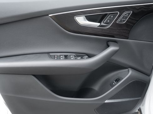 Certified 2022 Audi Q8 Premium Plus w/ Premium Plus Package image 20