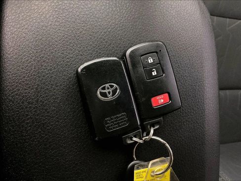 Used 2019 Toyota Tacoma SR image 14