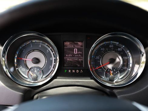 Used 2013 Chrysler Town & Country Touring FWD image 32