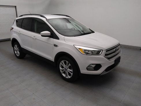 Used 2018 Ford Escape SE w/ Ford Safe & Smart Package FWD image 11