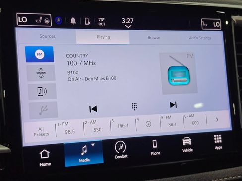 Used 2023 Chrysler Pacifica Touring FWD image 35
