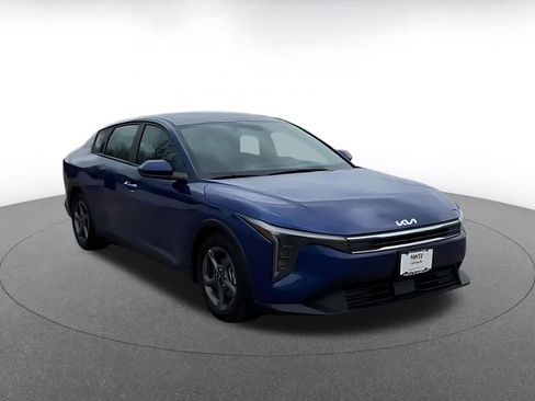 Used 2025 Kia K4 LXS image 3