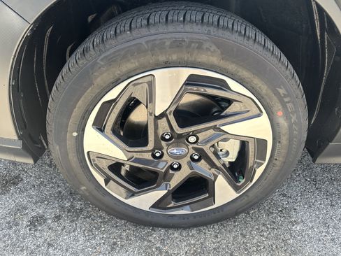 New 2025 Subaru Crosstrek 2.5i Limited w/ Popular Package #3A image 10