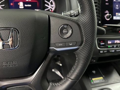 Used 2025 Honda Passport EX-L image 17
