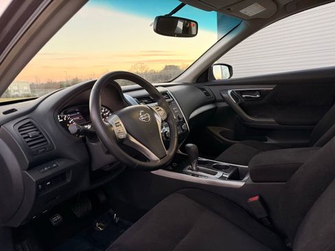 Used 2013 Nissan Altima 3.5 SV image 12