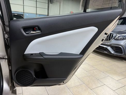 Used 2019 Toyota Prius Prime Premium image 30