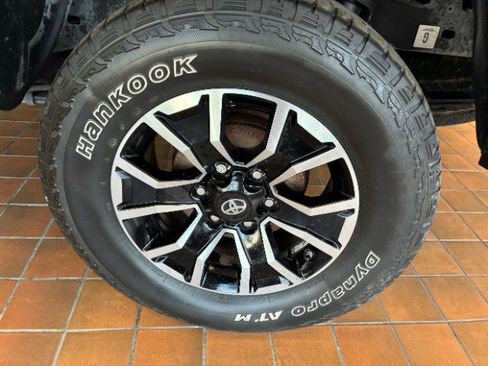 Used 2020 Toyota Tacoma TRD Sport  Medium Bed image 21