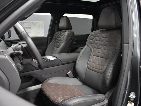 New 2026 Nissan Armada Platinum image 5