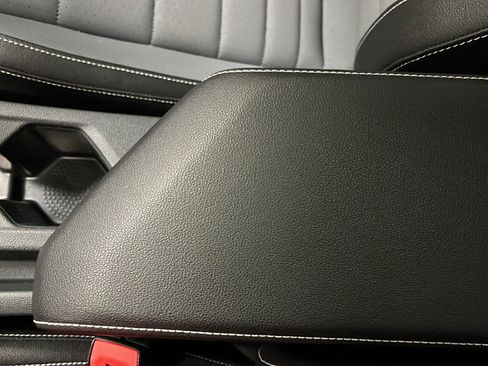 Used 2025 Volkswagen Jetta SE w/ Sunroof Package FWD image 20