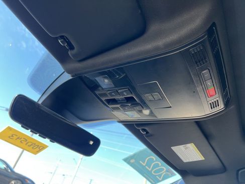 Used 2022 Volkswagen Tiguan SE R-Line image 22