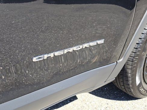 Used 2019 Jeep Cherokee Latitude Plus image 10