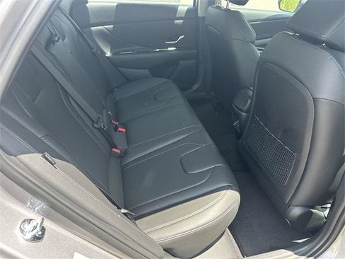 New 2025 Hyundai Elantra Limited image 15