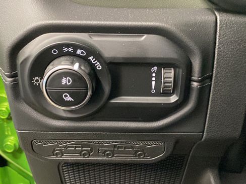Certified 2025 Jeep Gladiator Mojave AWD/4WD image 29