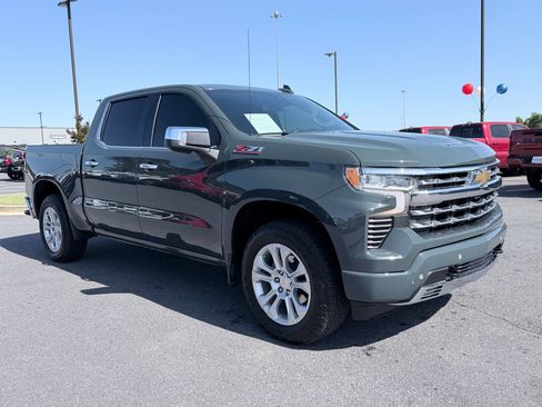Used 2025 Chevrolet Silverado 1500 LTZ AWD/4WD image 2