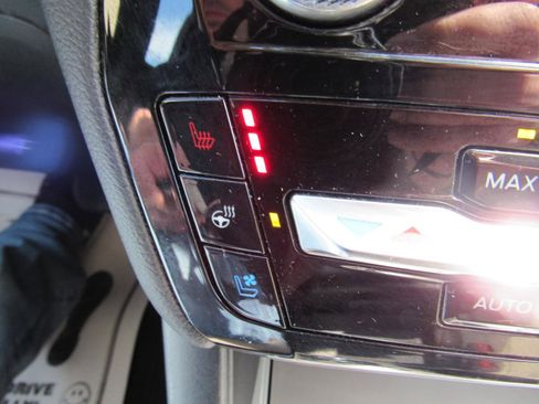 Used 2023 Ford Explorer Limited w/ Limited Technology Package image 18