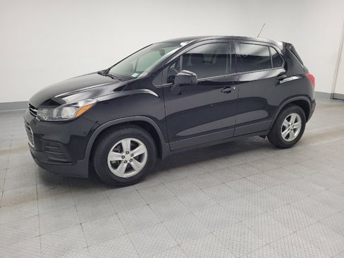 Used 2020 Chevrolet Trax LS image 2