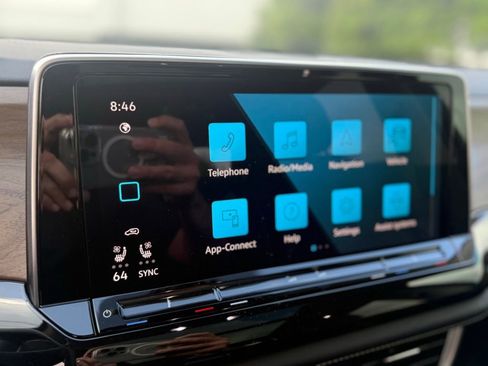 Certified 2025 Volkswagen Atlas SE image 13