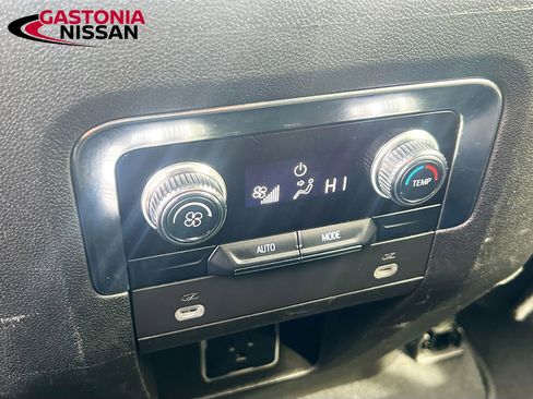 Used 2024 GMC Yukon SLT image 35