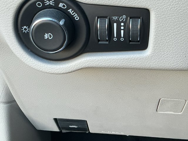 Used 2017 Chrysler Pacifica Touring-L Plus w/ Advanced Safetytec Group FWD image 17
