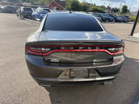 Used 2019 Dodge Charger SXT w/ Leather Interior Group RWD image 9