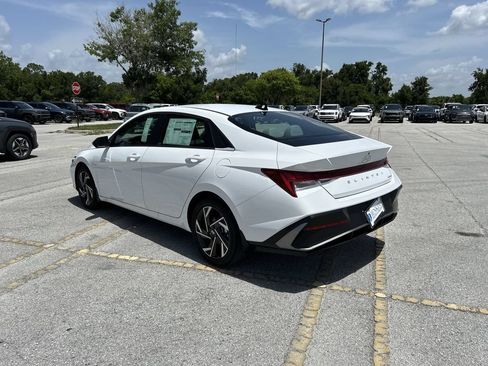 New 2025 Hyundai Elantra Limited FWD image 12