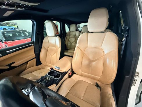 Used 2018 Porsche Cayenne Platinum Edition w/ Premium Package Plus image 13