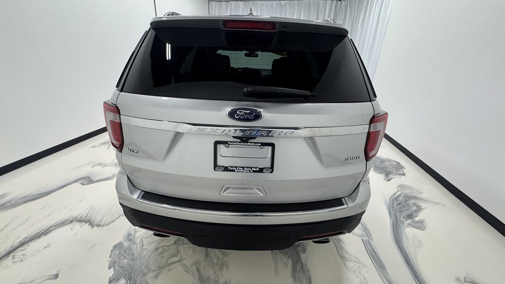 Used 2018 Ford Explorer XLT w/ Equipment Group 202A AWD/4WD image 8