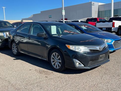 Used 2014 Toyota Camry XLE image 2