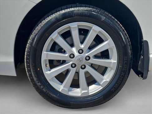 Used 2011 Toyota Venza w/ Convenience Pkg FWD image 29