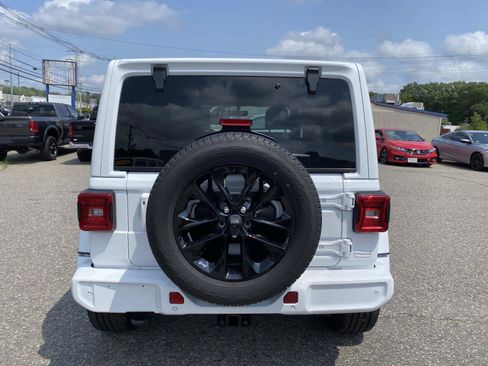 Used 2023 Jeep Wrangler Unlimited Sahara AWD/4WD image 4