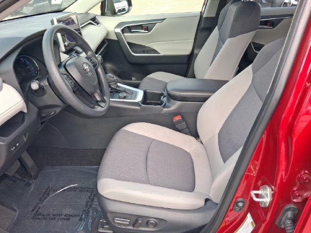 Used 2025 Toyota RAV4 XLE AWD/4WD image 12