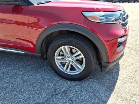 Used 2023 Ford Explorer XLT w/ Equipment Group 202A AWD/4WD image 4
