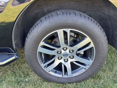 Used 2022 Ford Expedition Limited image 10