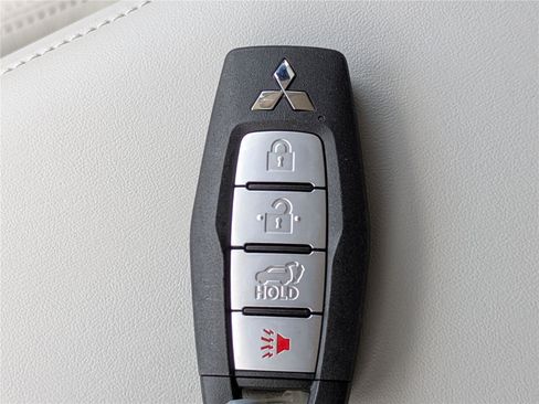 New 2025 Mitsubishi Outlander SEL image 32