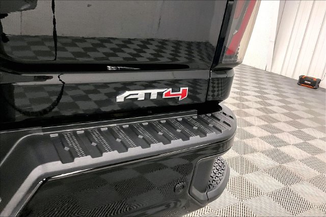 Used 2025 GMC Sierra 2500 AT4 w/ AT4 Premium Plus Package AWD/4WD image 9