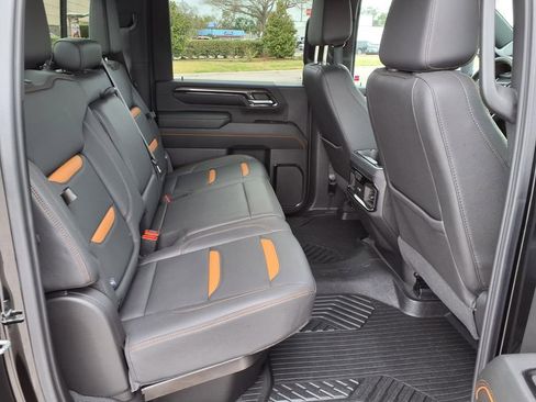 Used 2024 GMC Sierra 2500 AT4 w/ AT4 Premium Plus Package image 17