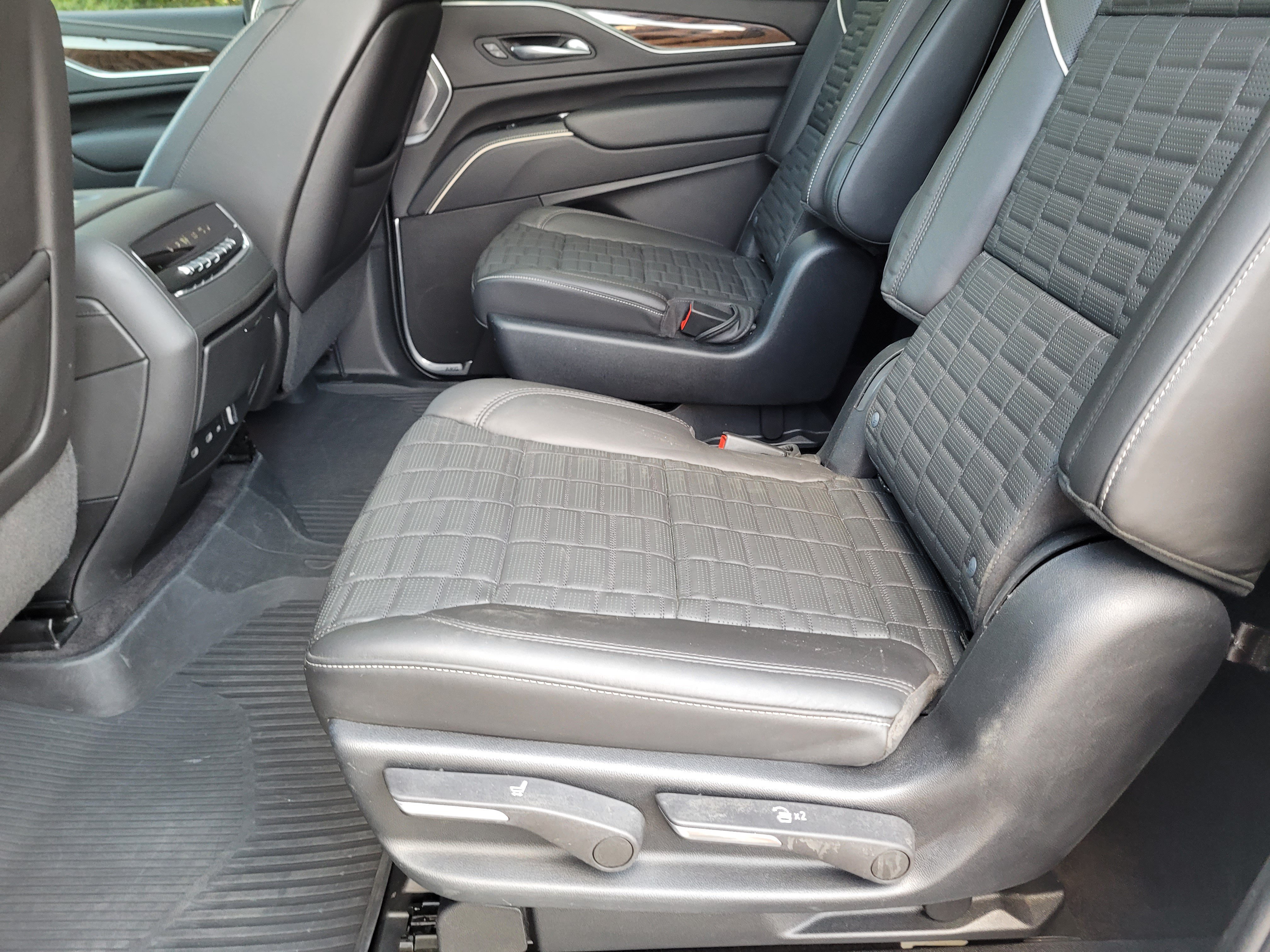 Used 2023 Cadillac Escalade ESV Premium Luxury Platinum w/ LPO, Floor Liner Package AWD/4WD image 26