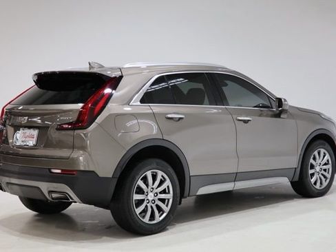 Used 2020 Cadillac XT4 Premium Luxury w/ Technology Package FWD image 8