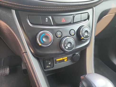 Used 2022 Chevrolet Trax LT w/ Driver Confidence Package image 23