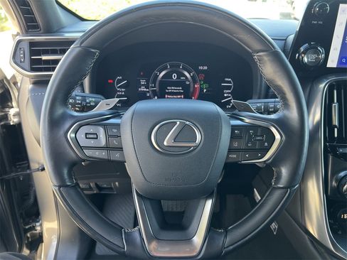 Used 2023 Lexus LX 600 4WD w/ Luxury Package image 9