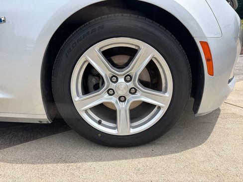 Used 2019 Chevrolet Camaro LT RWD image 13