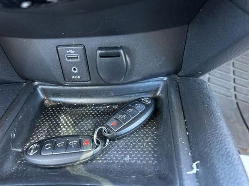 Used 2017 Nissan Rogue SV image 15