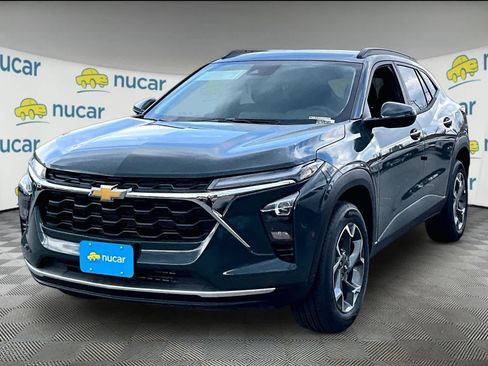 New 2026 Chevrolet Trax LT w/ LT Convenience Package FWD image 4
